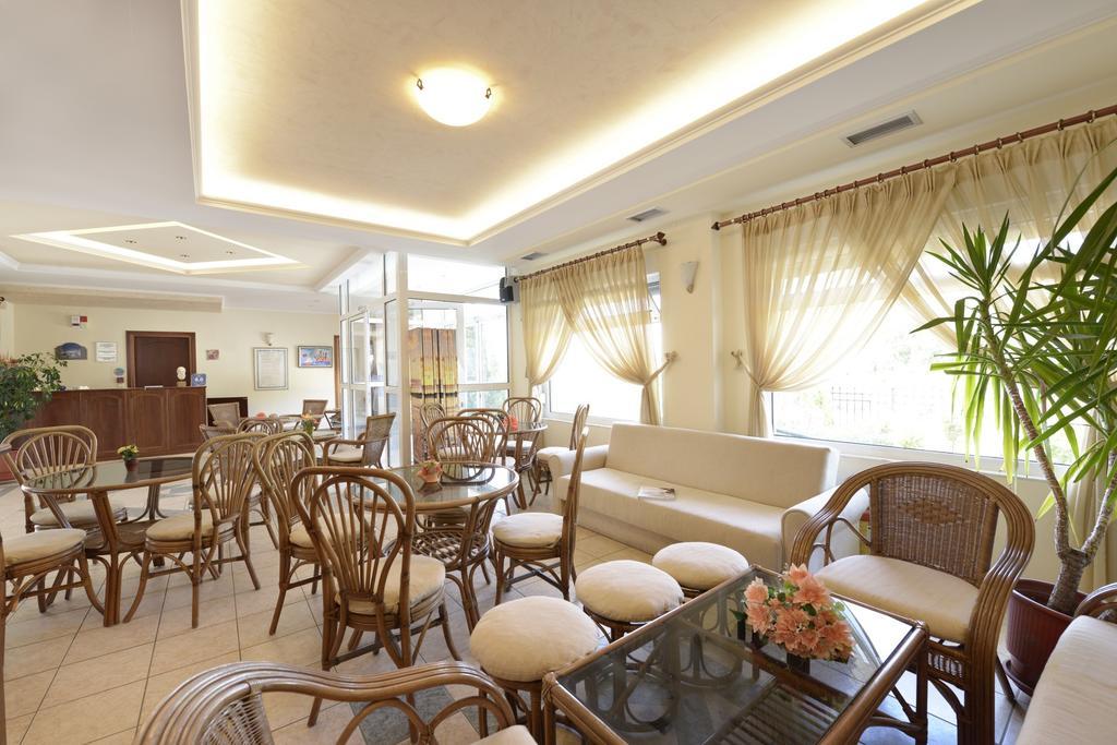 Amalia Aparthotel Palaiontsiflikion Exterior photo