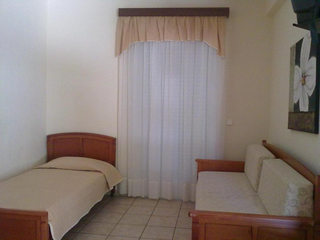 Amalia Aparthotel Palaiontsiflikion Exterior photo