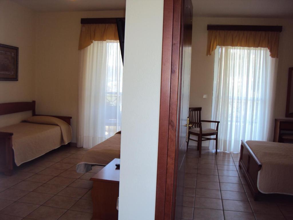 Amalia Aparthotel Palaiontsiflikion Room photo