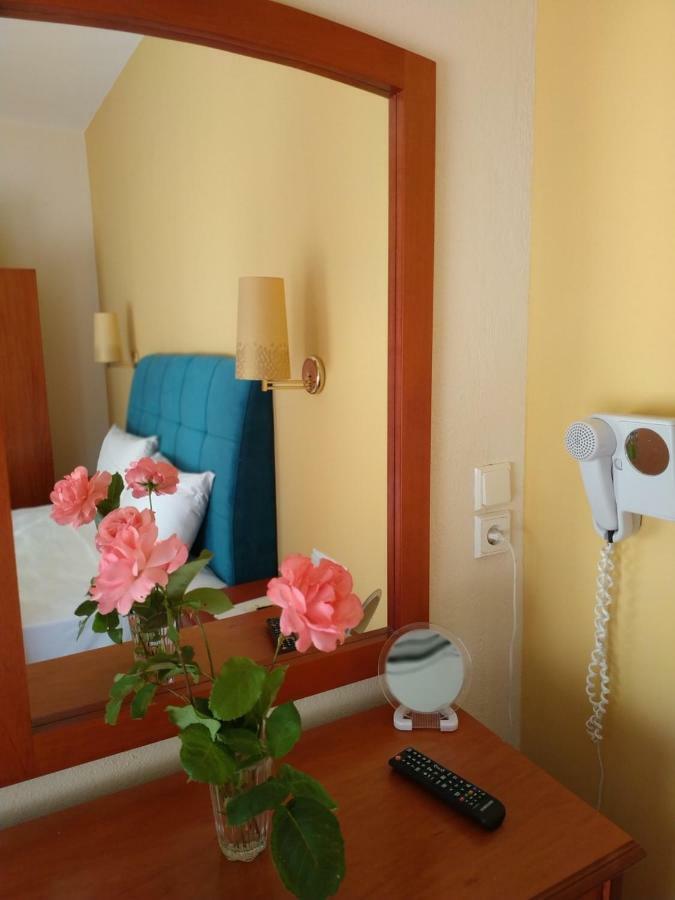 Amalia Aparthotel Palaiontsiflikion Exterior photo