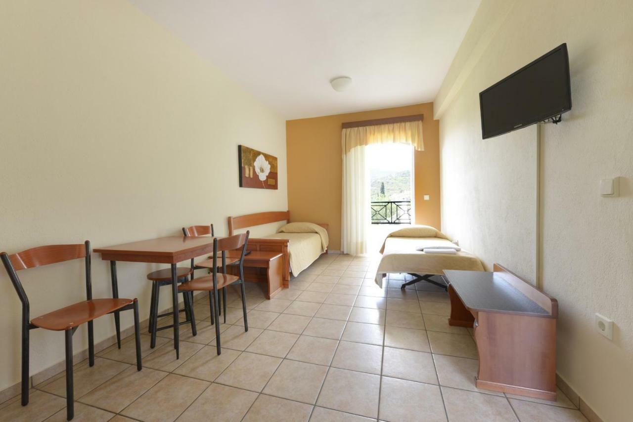 Amalia Aparthotel Palaiontsiflikion Exterior photo