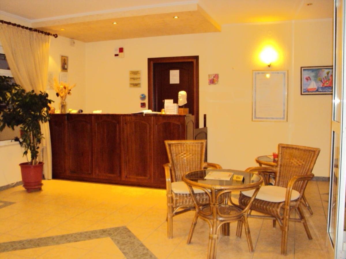 Amalia Aparthotel Palaiontsiflikion Exterior photo